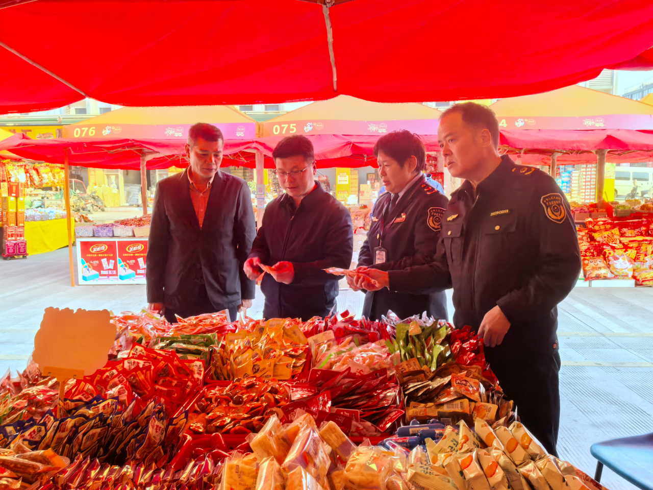 嚴監管，護年味 柳州市場監管筑牢食用農產品批發安全防線